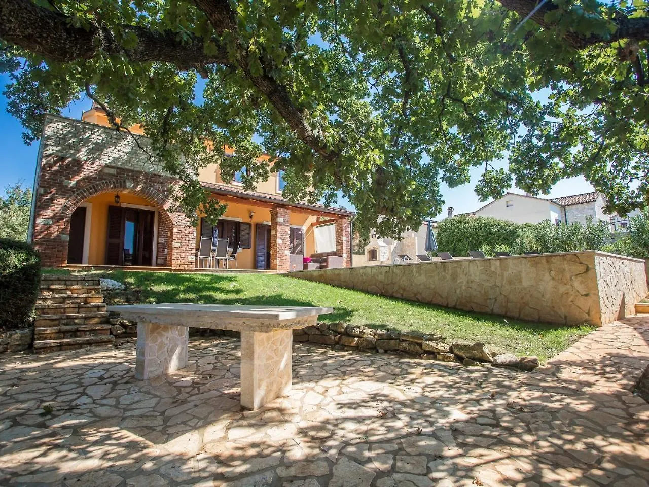 Villa Hrast Bacva  Visnjan